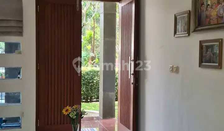 For Sale, Ready-to-Occupy House in the Elite Setra Duta Complex, Bandung 2