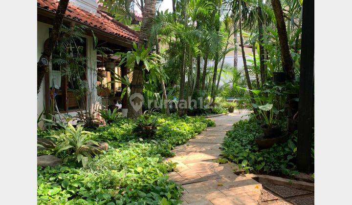 foto lainnya dijual rumah with swimming pool