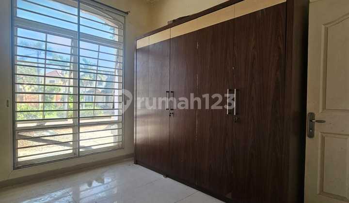 Rumah 4 Kamar Graha Padma Semarang Siap Huni Parkir Luas 2
