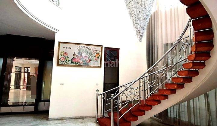 Disewakan Rumah Mewah Tengah Kota Siap Huni Strategis Jl. Mawar Semarang Tengah 12.092 AUD  2