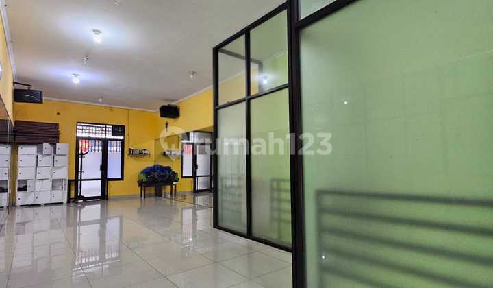 For Rent: Strategic Flood-Free Shop House in Sampangan, Semarang 2
