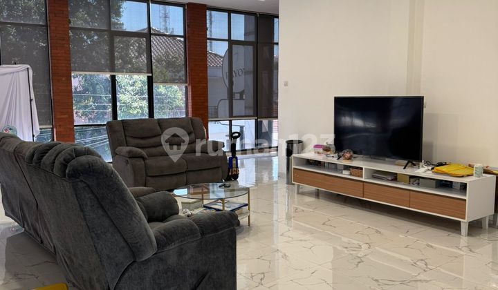 Dijual rumah keren cocok buat usaha atau tempat tinggal di Pleburan 2