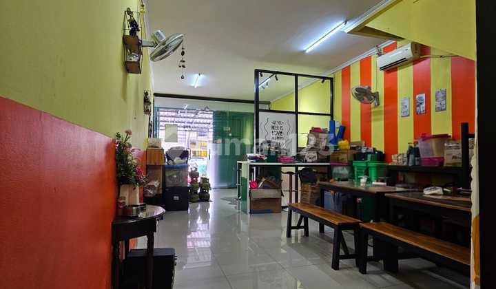Affordable shop house for rent on Lamongan Raya 1