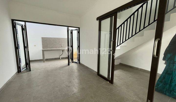 Rumah 3 Lantai Bagus Unfurnished SHM di Nuansa Alam Setiabudi Clove , Bandung 1