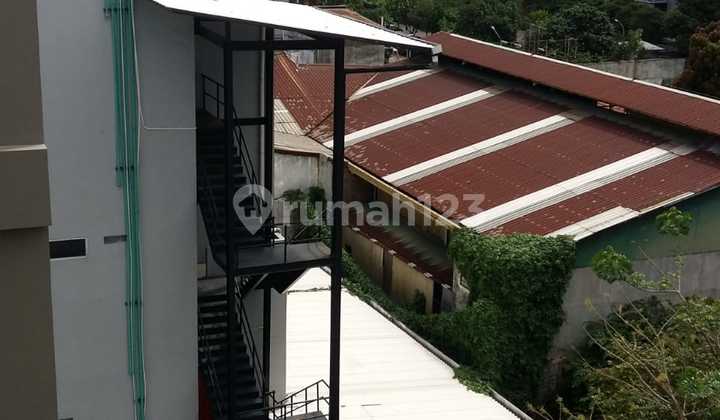 Dijual Gedung 4 Lantai SHM Hadap Jalan Raya Panjang di Kebon Jeruk Jakarta Barar