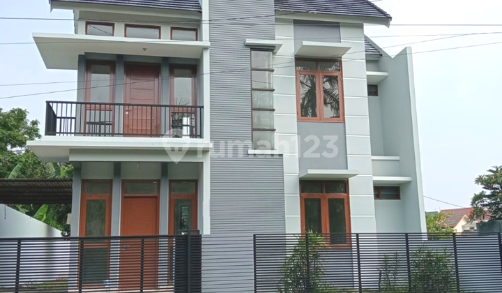 Dijual Dibawah Harga Pasaran Rumah Strategis di Kawasan Elit Rawalumbu Bekasi