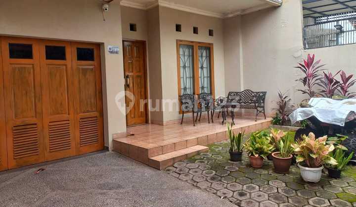 Dijual Rumah di Kebon Jeruk - Jakarta Barat - Lokasi Strategis