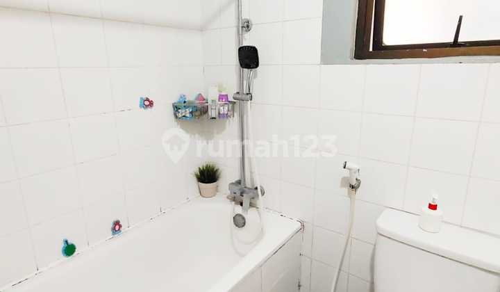 For Sale 1 Unit Comfortable Modern Classic Style Apartment in Taman Rasuna - Kuningan, South Jakarta 2