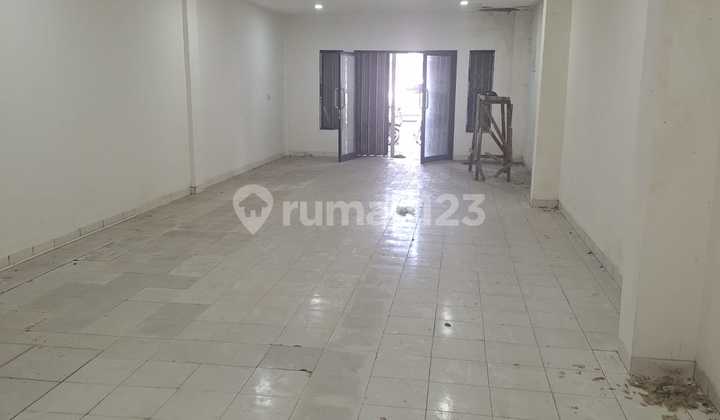 3-Storey Shop House for Rent on Jalan Mampang Prapatan Raya, South Jakarta