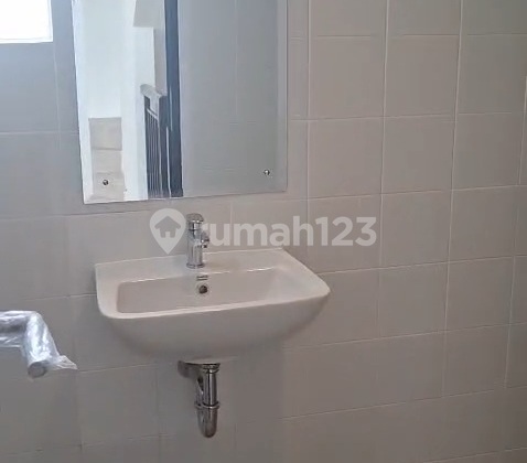 For Sale 3-Story Ready-to-Use Latinos Business District Shop House in BSD Tangerang 2