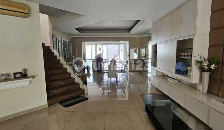 Rumah Terawat Mewah 2,5 lantai di Jl Kemandoran Jakarta Selatan Rumah Terawat Mewah 2,5 lantai di Jl Kemandoran Jakarta Selatan