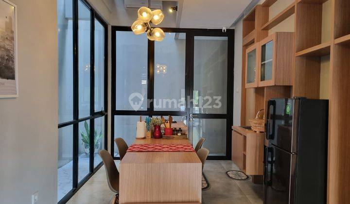Dijual Rumah Bagus 2 Lantai Furnished Grand Wisata, Bekasi 1