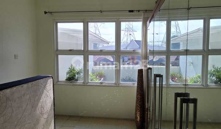 Rumah Bagus dengan Swimming Pool di Graha Cinere, Jakarta Selatan 2