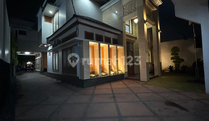 JUAL CEPAT Rumah Cantik Mewah 2 Lt 750m2 di Meruya Jakarta Barat 2
