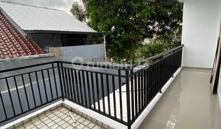 Dijual Rumah Renov 2 Lantai di Regency Villa Melati Mas