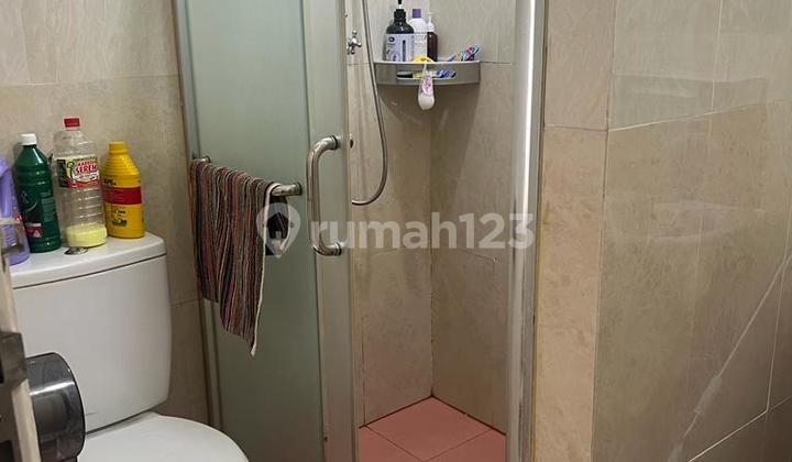 Rumah Hook depan Taman Siap Huni di Villa Melati Mas 2