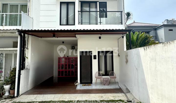 Rumah Full Furnished 3 Lantai Nyaman & Strategis di Cilandak 
