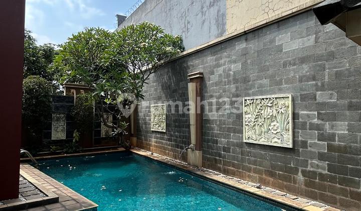 Dijual Rumah Mewah 2 Lantai Ada Kolam Renang di Boulovard Livingstone, Kota Wisata