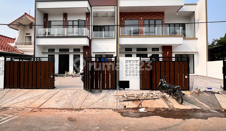 Dijual Rumah Full Renovasi Modern Minimalis di BSD Nusaloka Tangerang