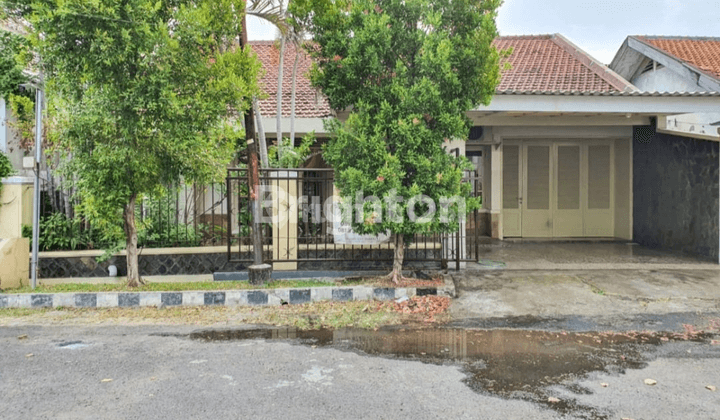 MEDOKAN ASRI SIAP HUNI FULL FURNISH HALAMAN LUAS DEKAT MERR 2