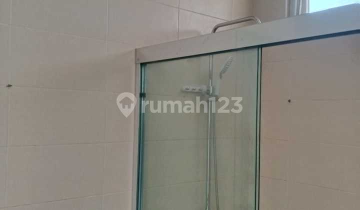 Two-Story House in Greenville Babatan Pantai with One Gate System 2