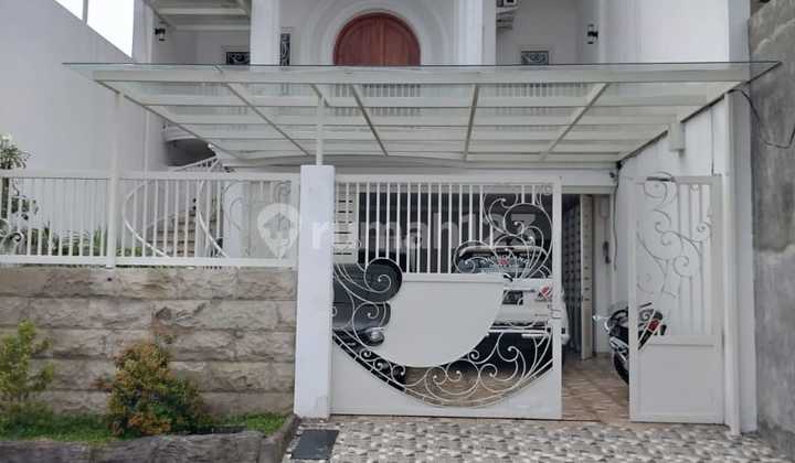 Rumah Furnish Lengkap Kolam Renang Di Tengah Kota Surabaya