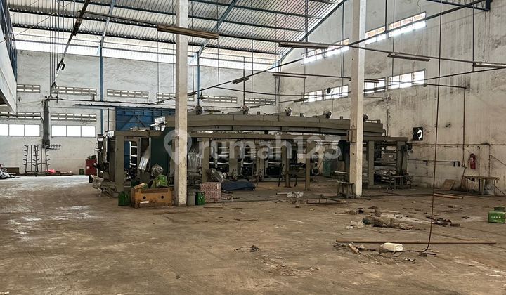 Raya Kletek Tanah dan Bangunan Bekas Pabrik Akses Container 40"