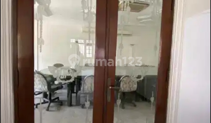 Two-Story House on Jemursari Main Road, Commercial Area, Suitable for All Businesses. 2