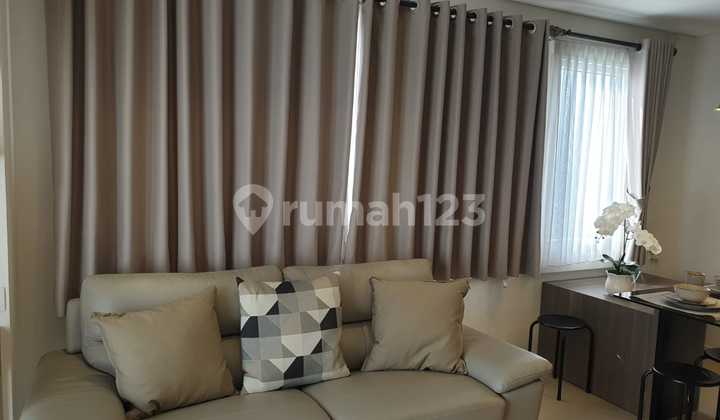 Warm White 2 Bedroom Apartemen Metro Park Residence 2