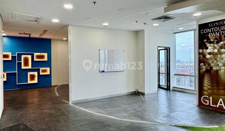 Limited For Rent Office Space Semi Furnished Soho Capital Central Park 2