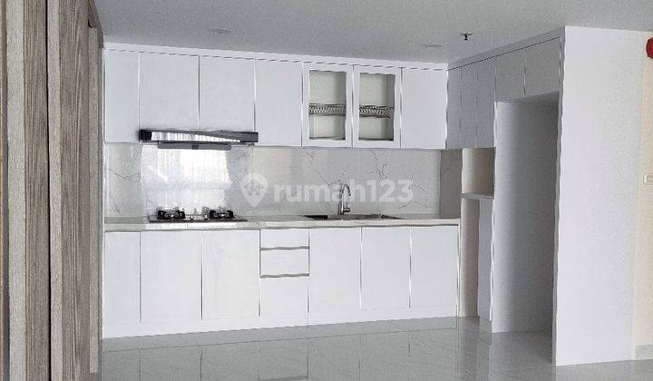 Grab It Fast Renovated 2 BR Apartemen Condominium Taman Anggrek  1