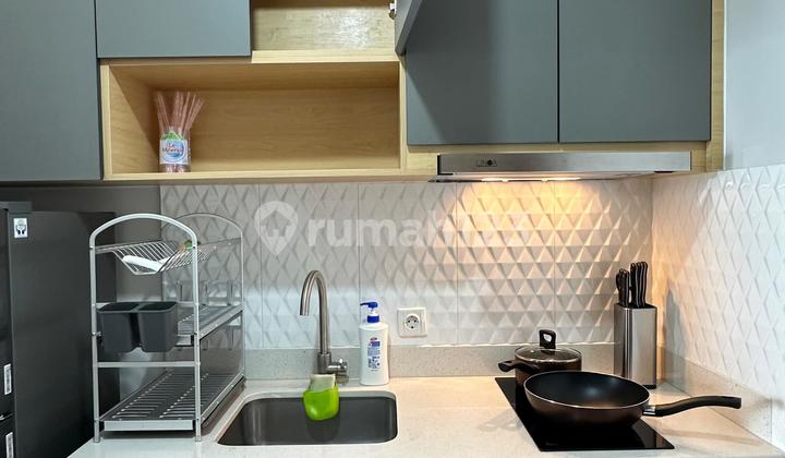 SIap Huni Cozy Living 2 BR Apartemen Taman Anggrekr Residences 2