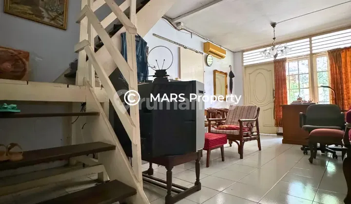 MODERN CLASSIC HOUSE 1,5 LANTAI GELONG TOMANG, BEBAS BANJIR MODERN CLASSIC HOUSE 1,5 LANTAI GELONG TOMANG, BEBAS BANJIR