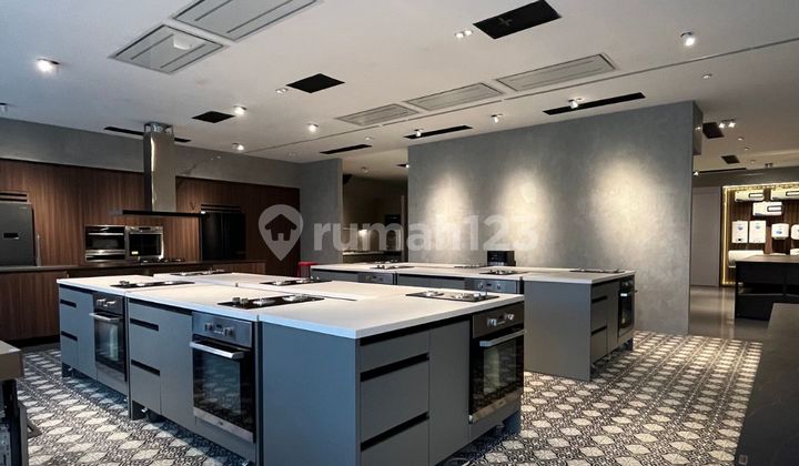 BRAND NEW COMMERCIAL BUILDING SLIPI, PRIME AREA, PARKIRAN LUAS