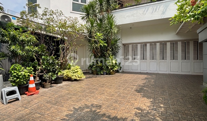 FOR SALE PONDOK INDAH HUNIAN MODERN BERGAYA TROPIS DI KAWASAN PRESTISIUS