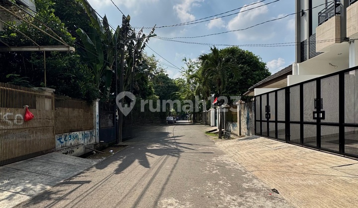 BRAND NEW 3-STORY MODERN MINIMALIST HOUSE IN KEDOYA KEBON JERUK, WIDE ROAD, FLOOD-FREE 2