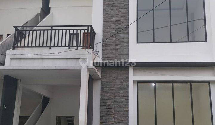 Rumah mewah 2 lantai siap huni di Paris 2, Pontianak 1