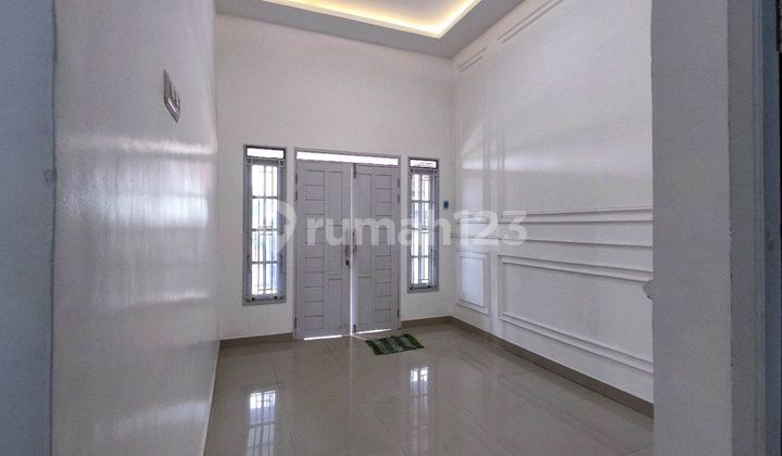 Ready-to-Live Home with Bonus, Strategically Close to All Access. 2