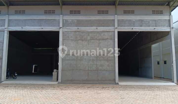 Ready-to-Use Warehouse in a Very Strategic Location by the Roadside