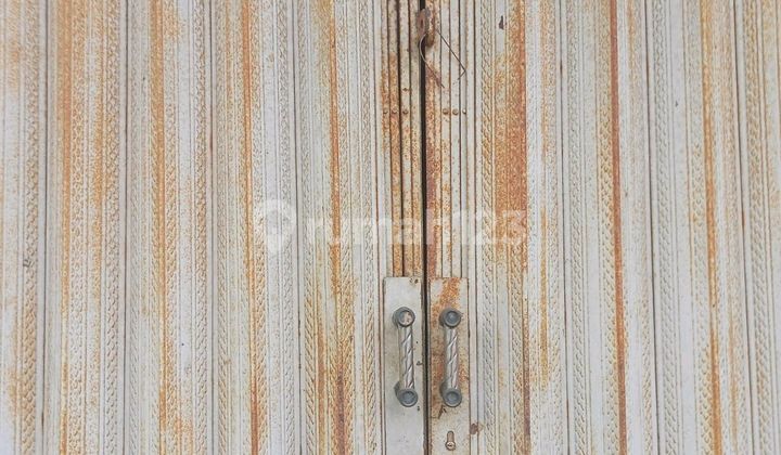 Ready-to-Live 2-Story Shop House by the Road Suitable for Various Businesses. 2