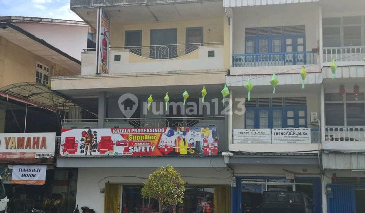 Ruko Siap Huni Lokasi Premium Dan Rami Cocok Untuk Semua Usaha
