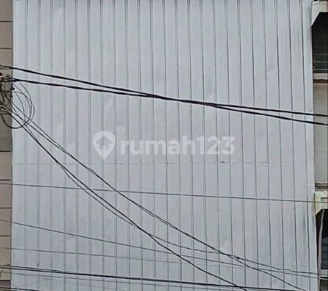 Ready-to-Occupy Shop House in a Strategic Location Suitable for Various Businesses 1