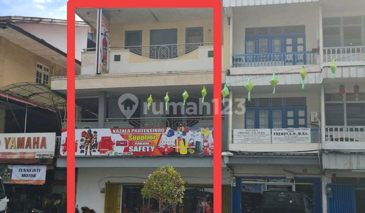 Ready-to-Occupy Shophouse in a Prime and Crowded Location Suitable for All Businesses 2
