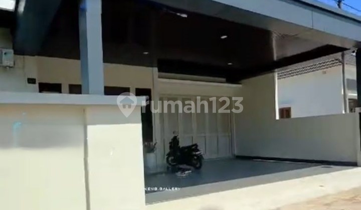 Rumah Mewah Siap Huni di Paris 2 Pontianak Lingkungan Nyaman Aman 2