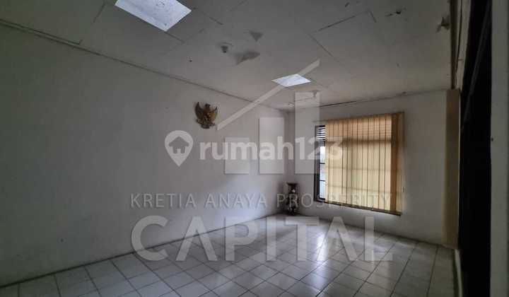 House and Shophouse in a Highly Strategic Location on Main Road Jln. Moh Toha Bandung 2