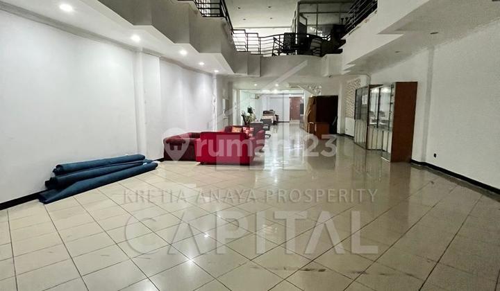2-Story Shophouse in a Highly Strategic Location in the City Center, Braga Main Road