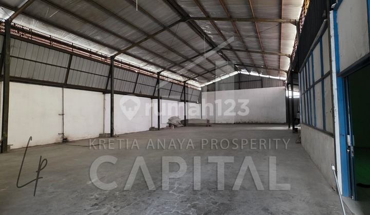 Ready-to-Live Warehouse in the wing of Taman Kopo Indah 1