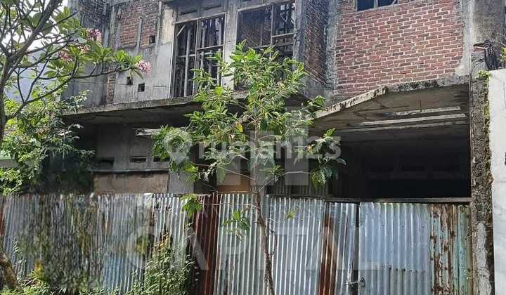 Rumah Tinggal 2,5 Lantai Dalam Komplek di Antapani