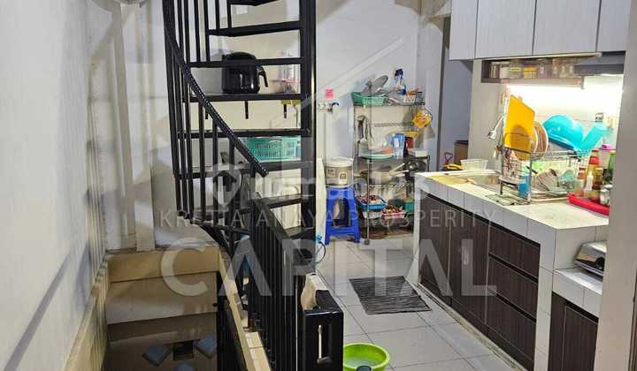 Productive shophouse on the first floor of Inhoftank can be used for a shop, and the second floor can be used for a residence and is already furnished. 2