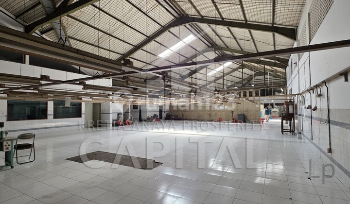 Ready-to-Use, Clean and Spacious Warehouse and Office in Sayap Cijerah